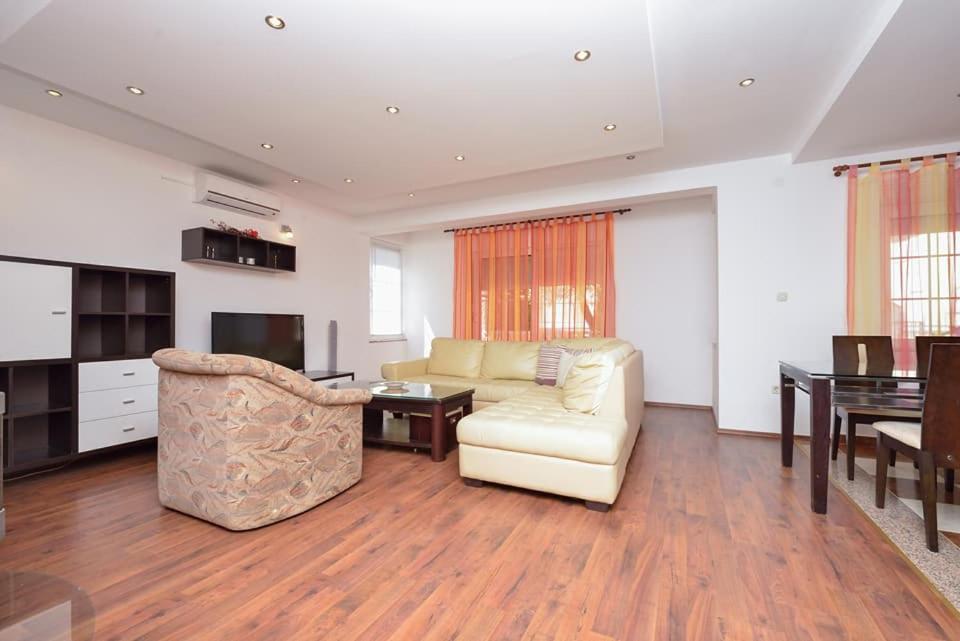 Sreca Apartment Near Beach With Bbq Bibinje Luaran gambar