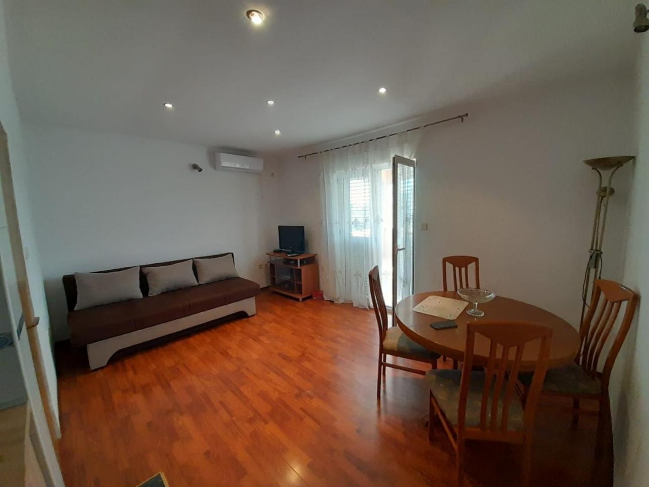 Sreca Apartment Near Beach With Bbq Bibinje Bilik gambar